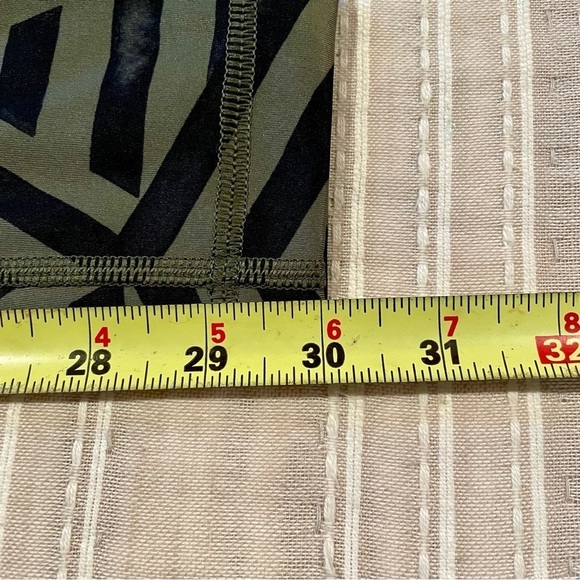 Lululemon Wunder Under Fold Over Waist Leggings in Olive Green Black Geometric 2 - Picture 8 of 8